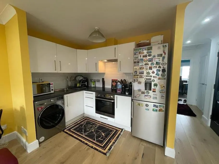 Double Room -The Stylish Yellow Flat لندن شقة