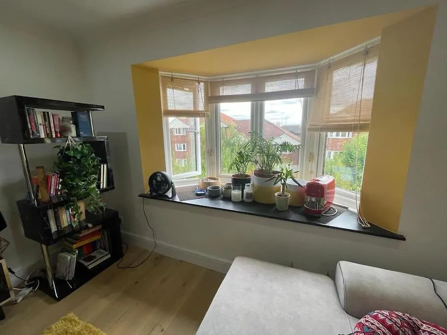 Double Room -The Stylish Yellow Flat لندن